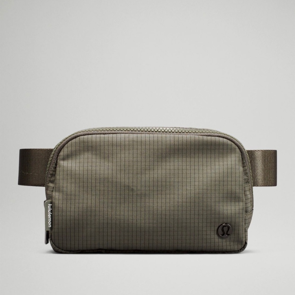 Lululemon Everywhere Belt Bag Zippered Closure Crossbody Shoulder Bag Brown NWT